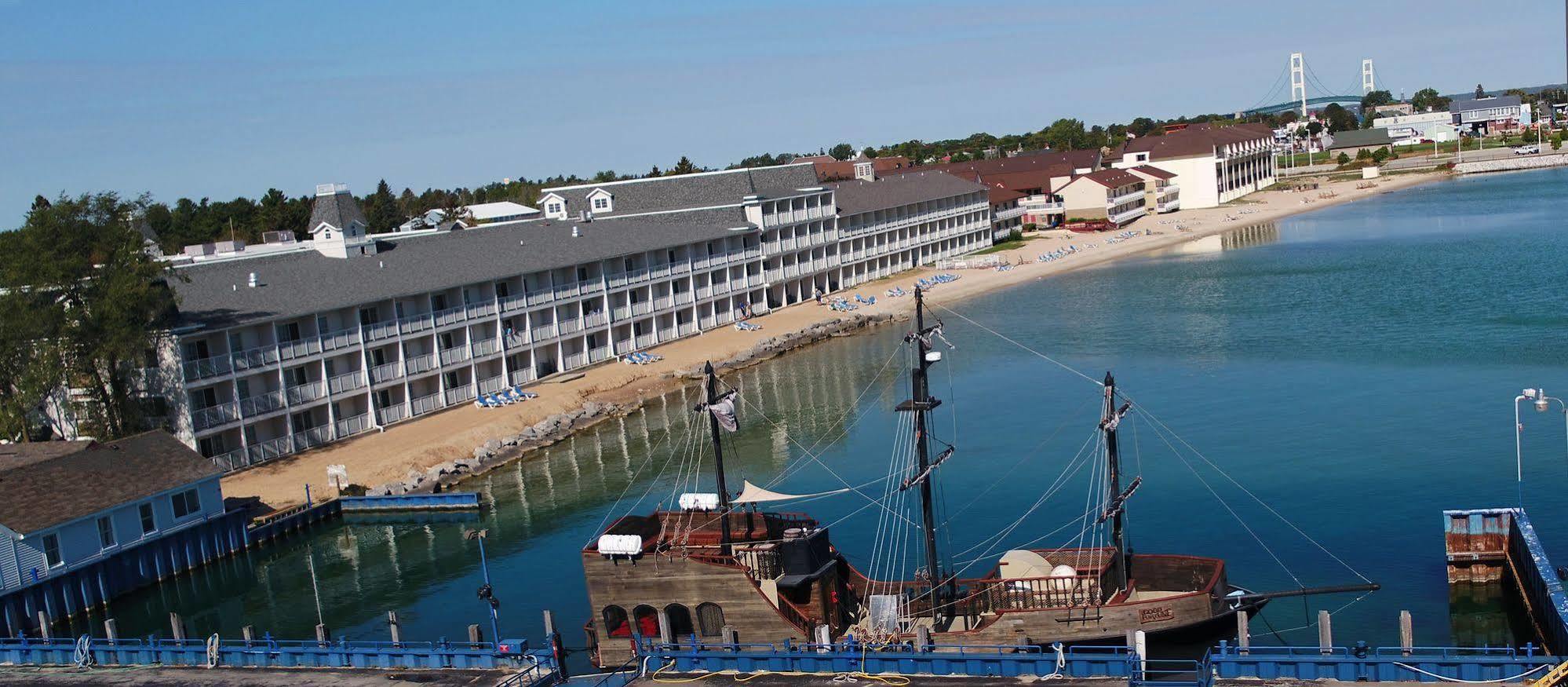 Hamilton Inn Select Beachfront Mackinaw City Exterior foto